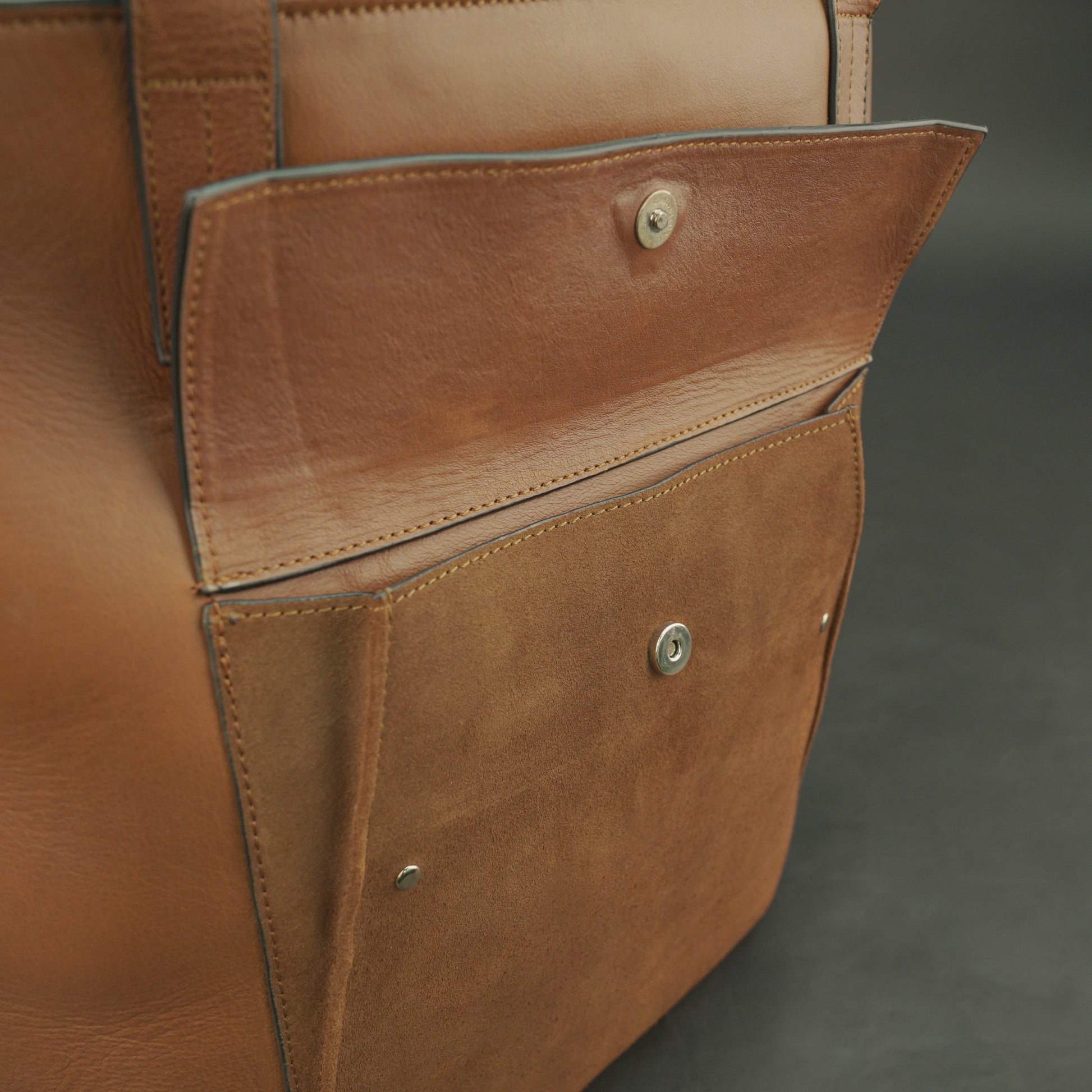 Neverfull Casetto genuine cowhide leather tote bag with spacious interior, strong comfortable handles, and elegant minimalist design—perfect for work, shopping, travel, and everyday use.