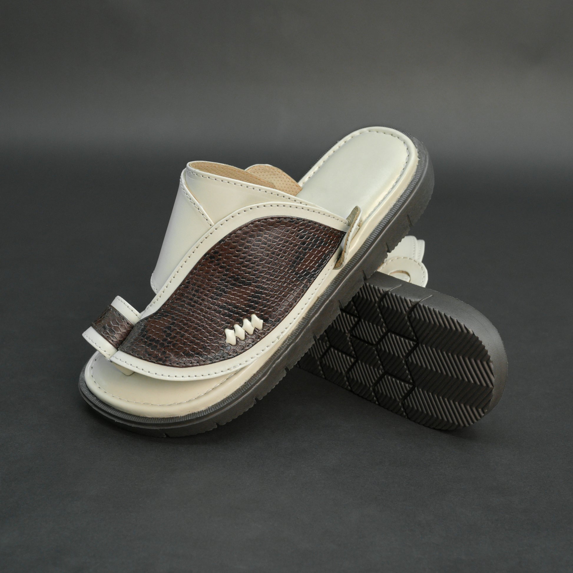 Arabic Chapal Snake Print
#Desiderio #DesiderioShoes #ArabicChapal #SnakePrint #MensFootwear #LeatherShoes #TraditionalFootwear #PremiumFootwear