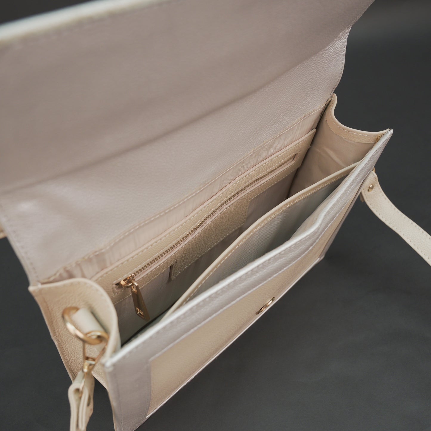 Real leather beige crossbody handbag with zipper compartment, inner pocket, shoulder strap, stylish everyday use bag