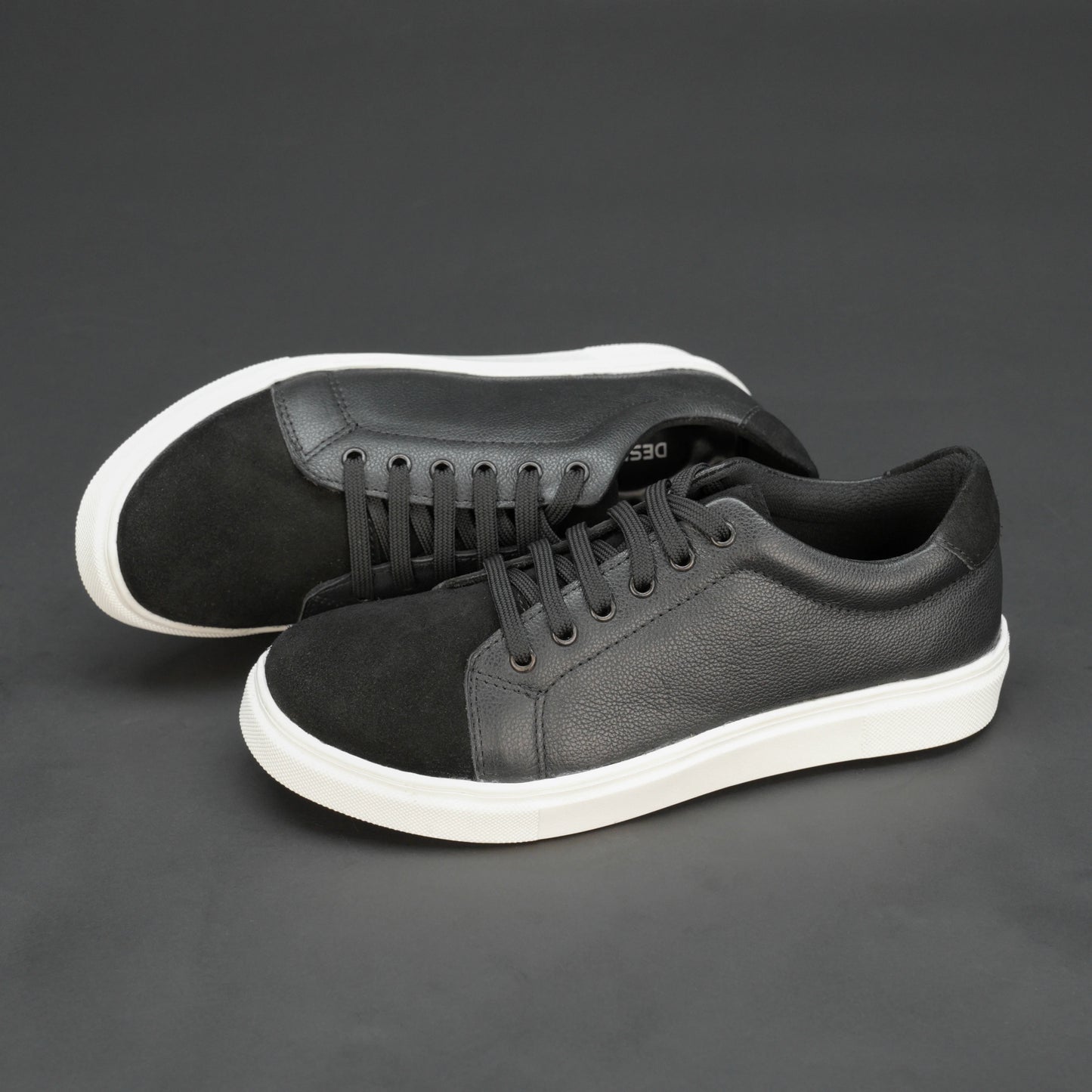 Black mesh-lined shoes with non-woven insole and TPR sole for breathable comfort and durability
