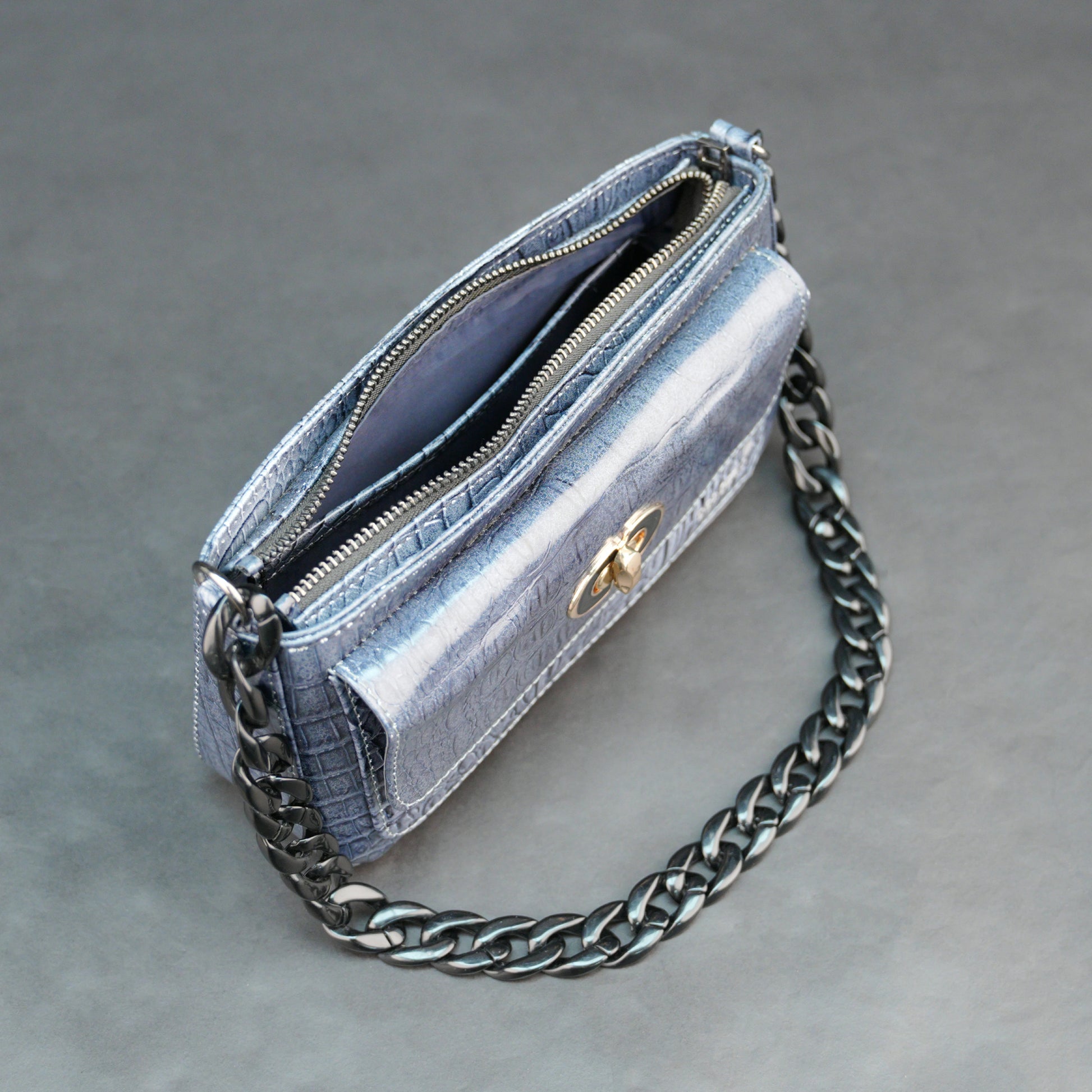 Real Leather Handbag with Metal Chain #Desiderio #DesiderioShoes #LeatherHandbag #RealLeather #ChainBag #WomensHandbag #PremiumLeather #FashionAccessories