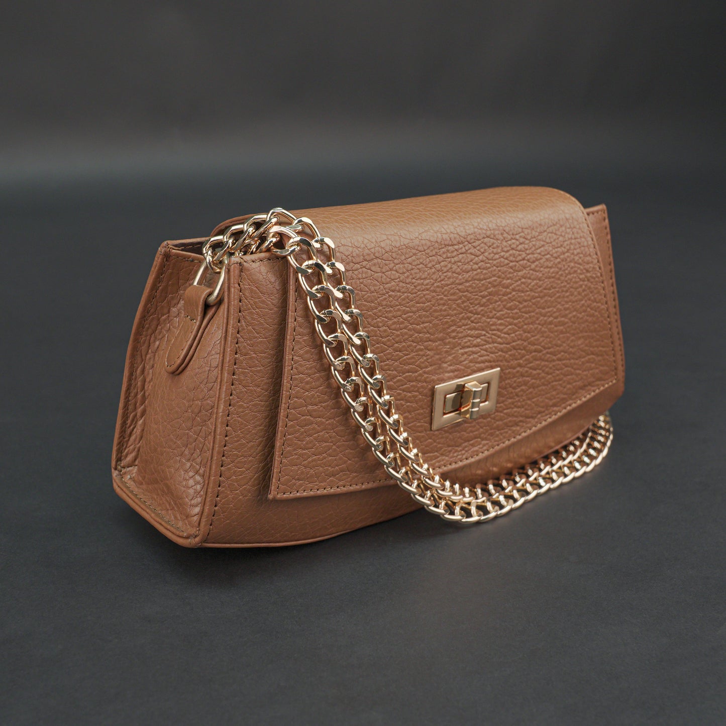Real leather tan handbag with brass chain, zipper compartment, shoulder strap, stylish and practical daily use bag
