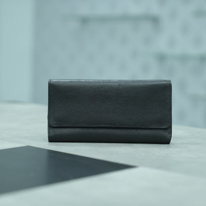 Art: 879 Women's Essen Button Closure Leather Bag