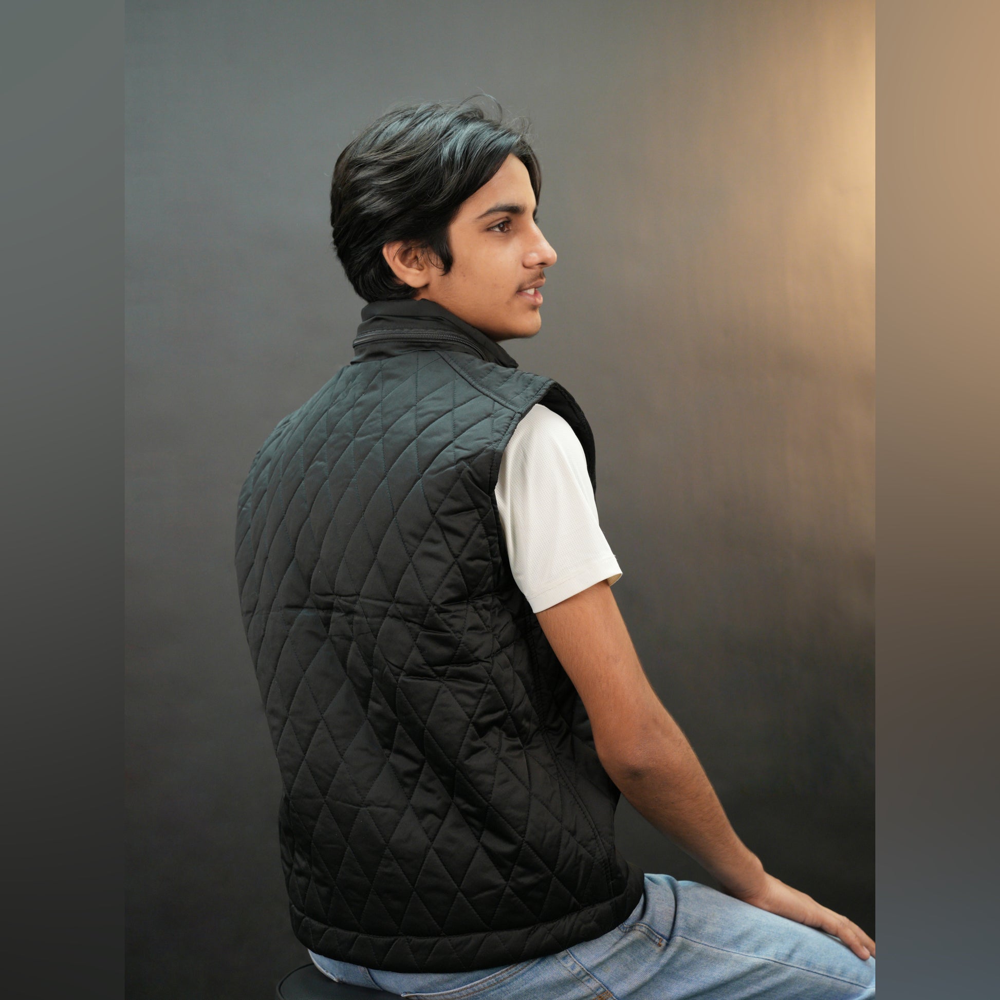 Black vest with a zip closure and snap button, two side pockets with snap buttons, and one inside pocket for secure storage