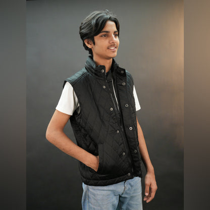 Black vest with a zip closure and snap button, two side pockets with snap buttons, and one inside pocket for secure storage