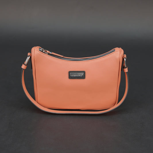 Small-Sized Coral Leather Hand Bag
#Desiderio #DesiderioBags #GenuineLeather #LeatherBag #HandBag #WomensBag #LeatherAccessories #EverydayStyle