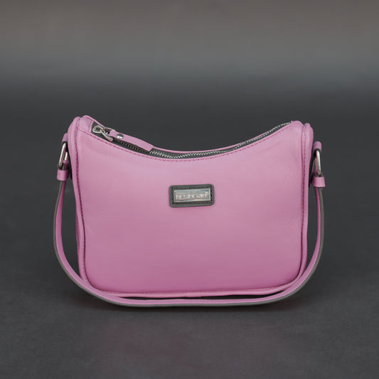 Small-Sized Pink Leather Hand Bag
#Desiderio #DesiderioBags #GenuineLeather #LeatherBag #HandBag #WomensBag #LeatherAccessories #EverydayStyle