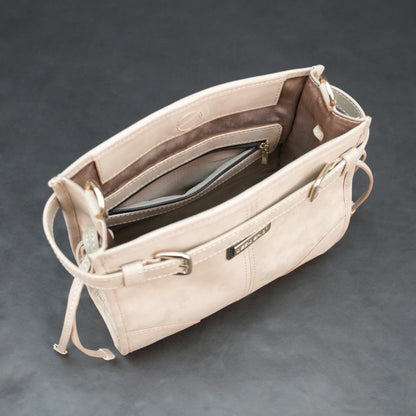 Cream cow Manisota leather bag with shoulder strap and pockets.