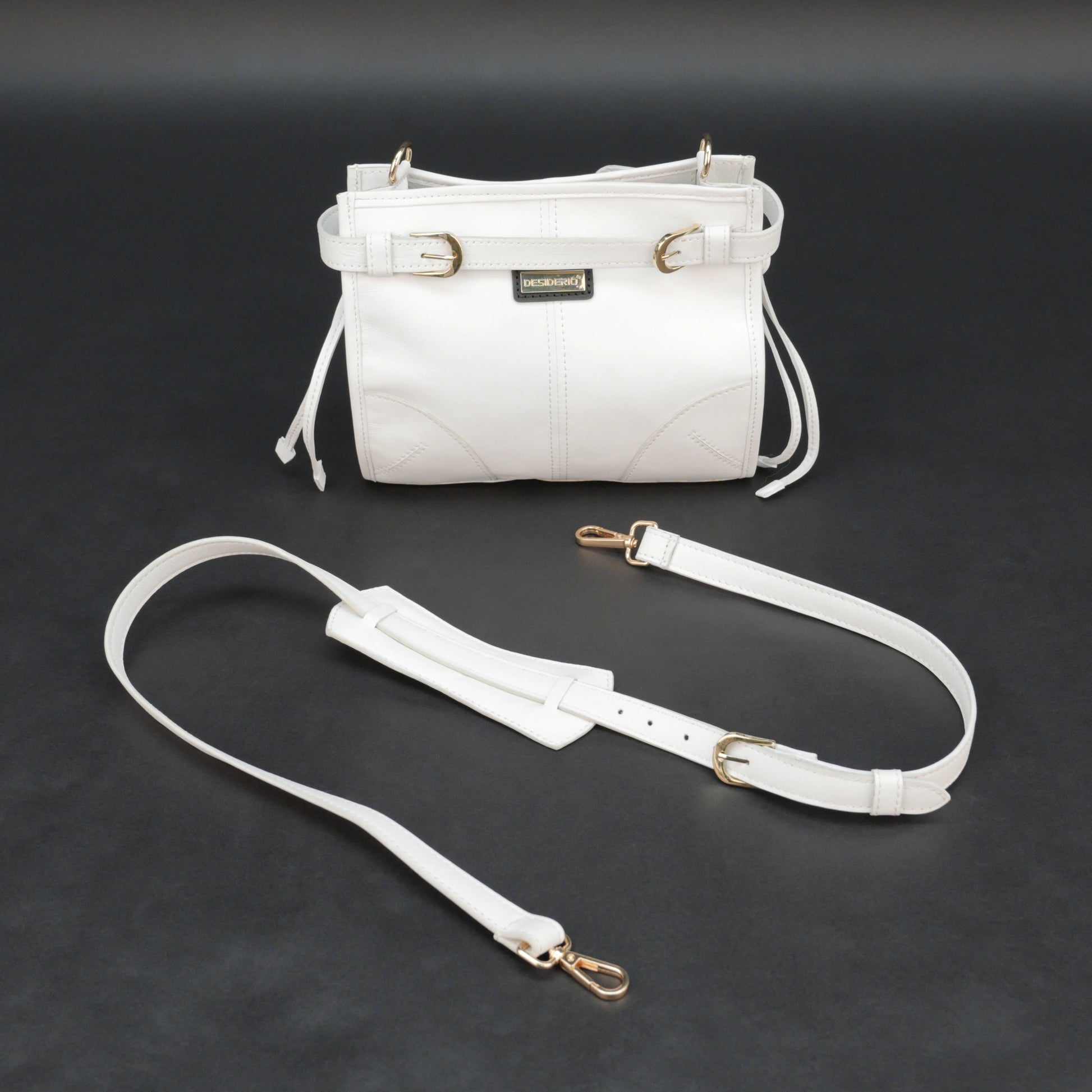 White sheep leather bag with shoulder strap and pockets.