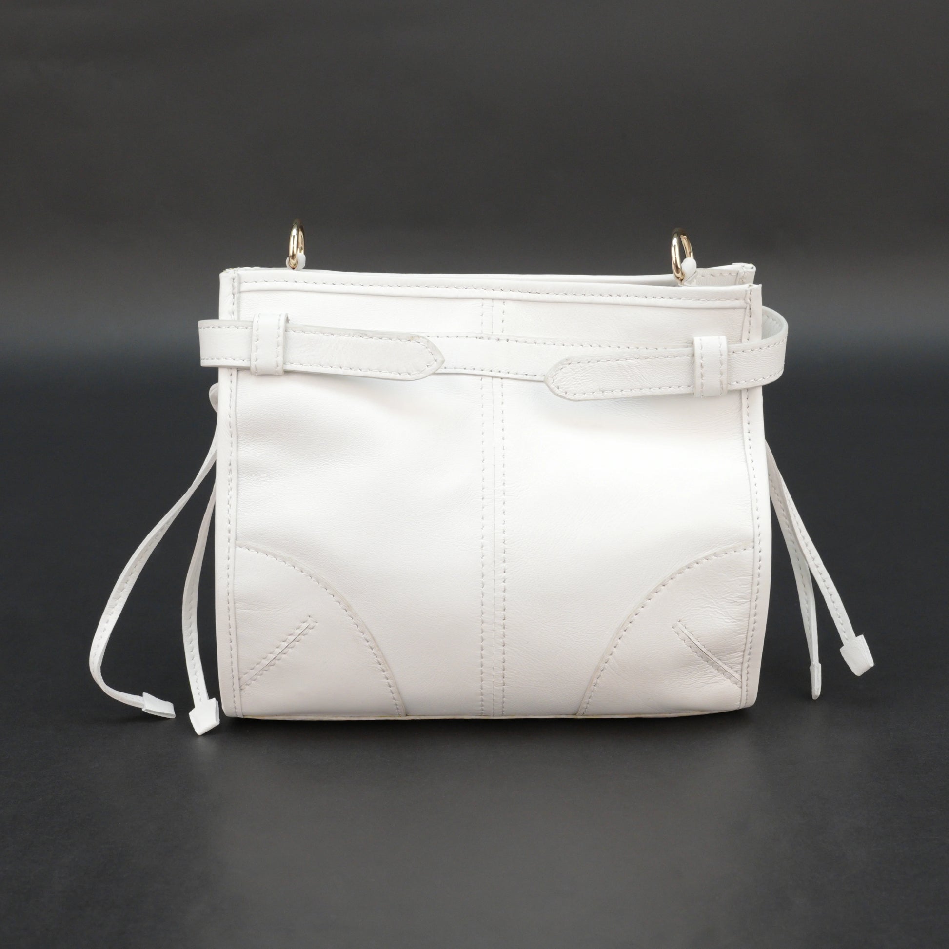White sheep leather bag with shoulder strap and pockets.