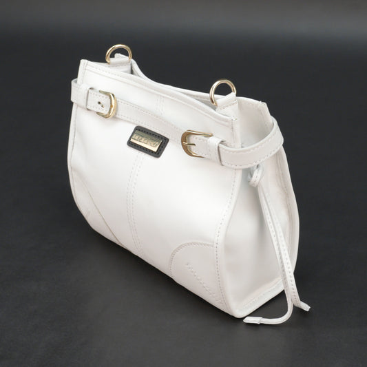 Small-Sized White Leather Shoulder Bag #Desiderio #DesiderioBags #GenuineLeather #LeatherBag #ShoulderBag #WomensBag #LeatherAccessories #EverydayStyle