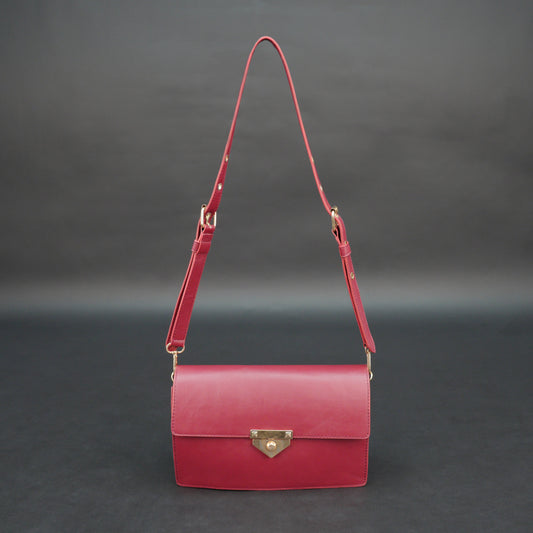 Maroon sheep leather bag with chain strap and zipper pocket.