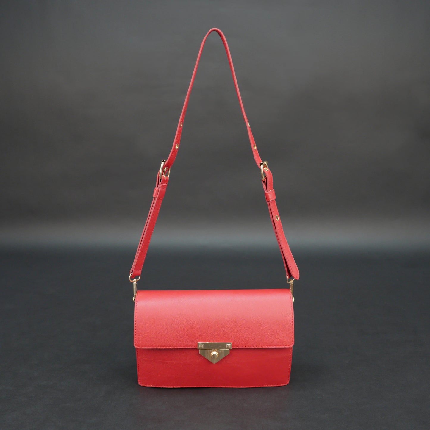 Red sheep leather bag with chain strap, two compartments, and zipper pocket.