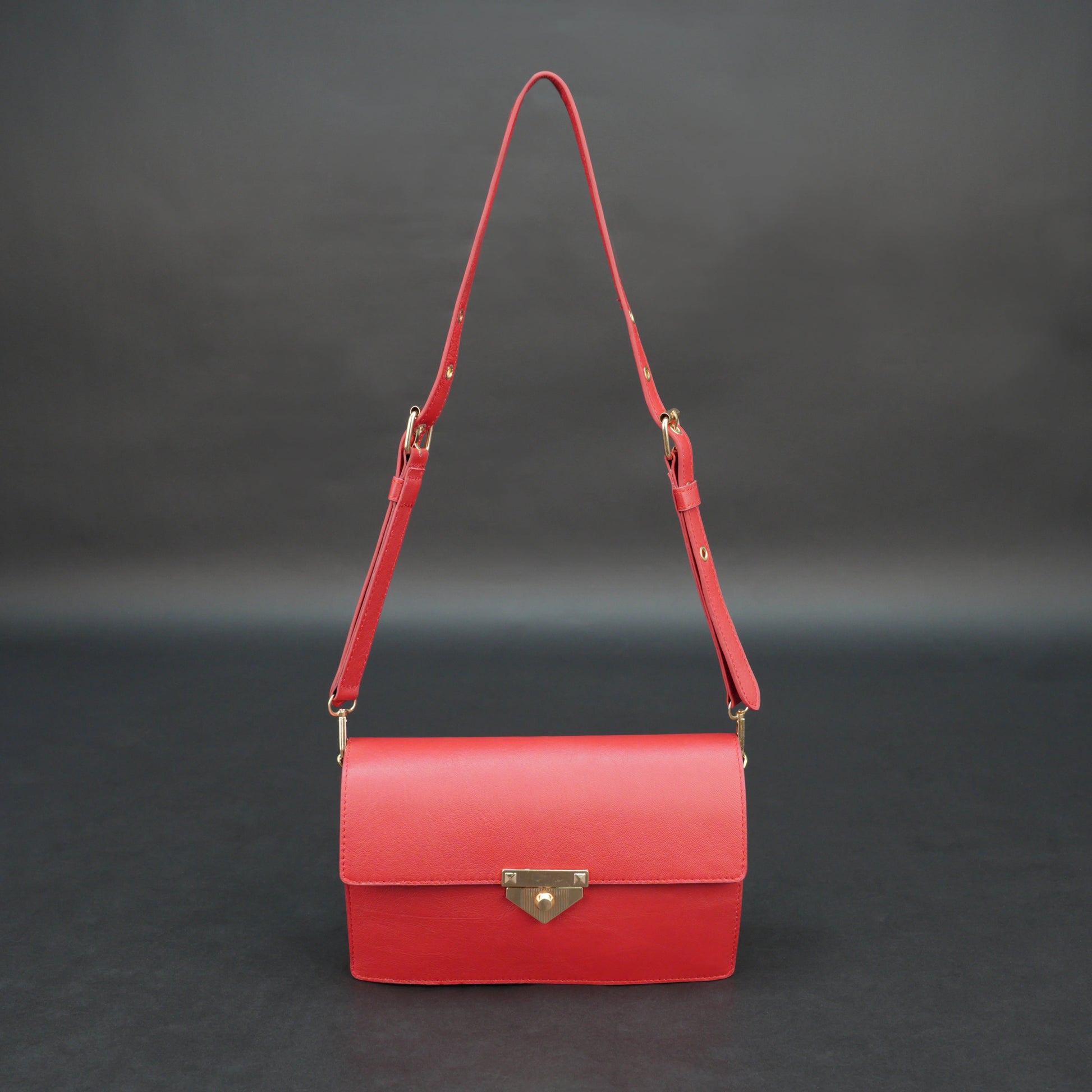 Red sheep leather bag with chain strap, two compartments, and zipper pocket.