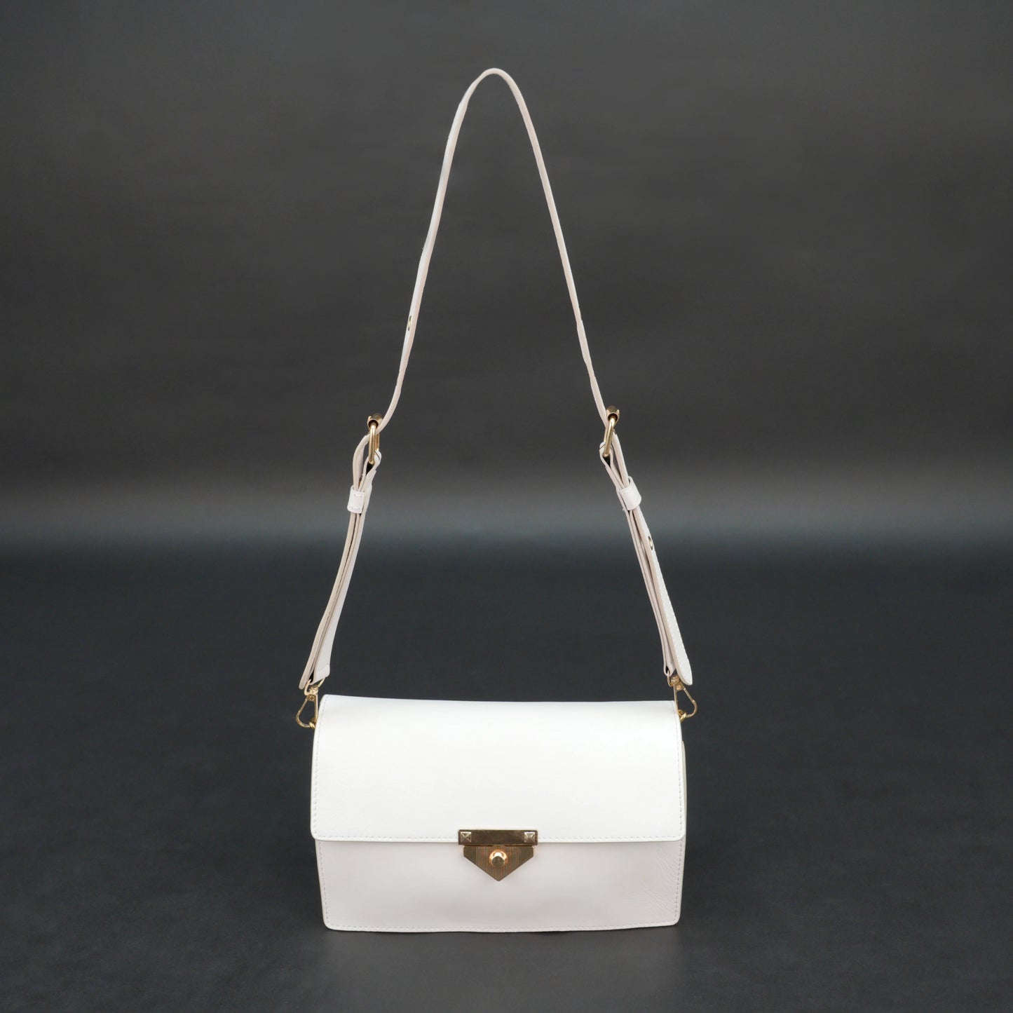 White sheep leather bag with chain strap, two compartments, and zipper pocket.