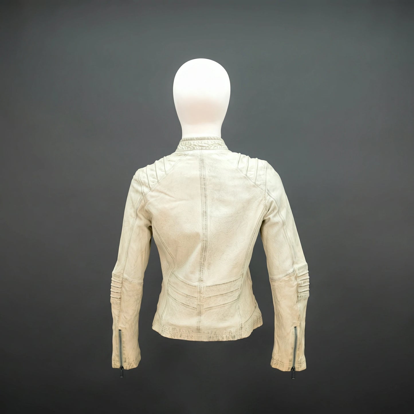 Women's Cream Off-White Leather Biker Jacket with Quilted Detailing
#Desiderio #LeatherJacket #BikerJacket #MotoJacket #WomensFashion