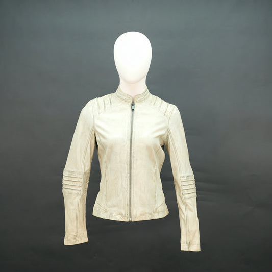 Women's Cream Off-White Leather Biker Jacket with Quilted Detailing
#Desiderio #LeatherJacket #BikerJacket #MotoJacket #WomensFashion