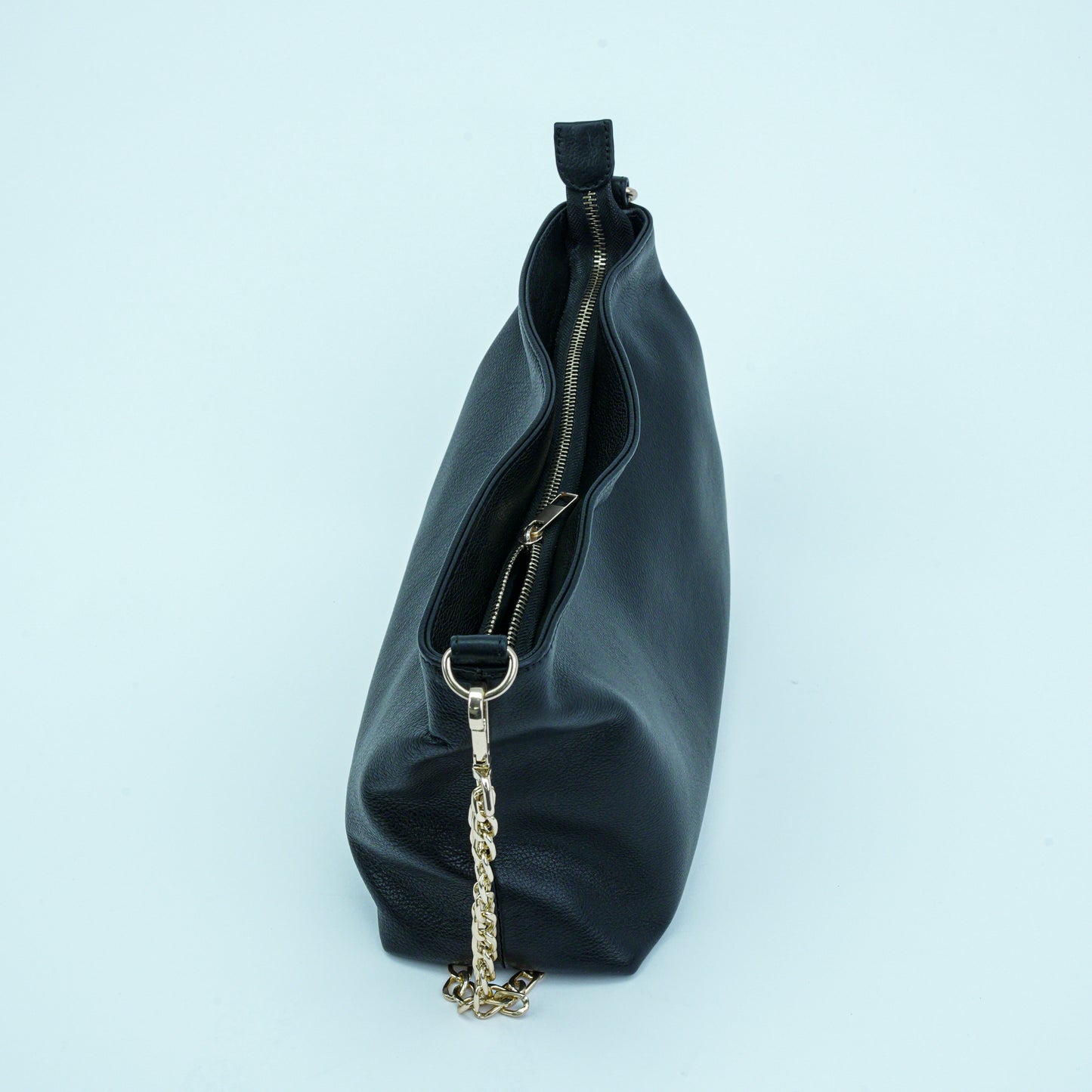 Genuine leather handbag with spacious main compartment, two cash pockets, and secure zip pocket—timeless, practical, and perfect for work or casual everyday use.