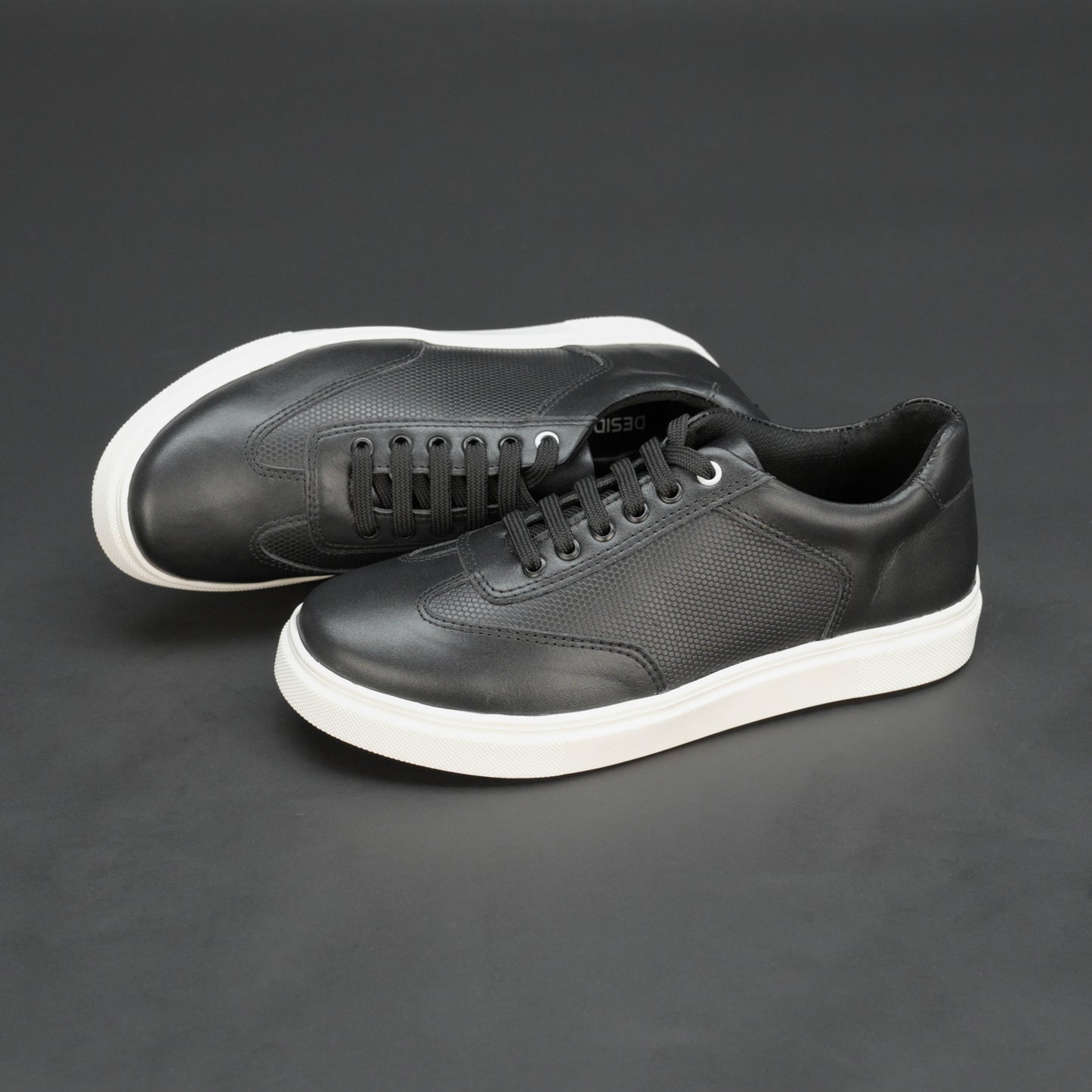 Versatile short boot in premium printed cow leather with breathable mesh lining, 2 mm non-woven insole, and flexible TPR sole in black-brown—durable, stylish, and comfortable for everyday wear.