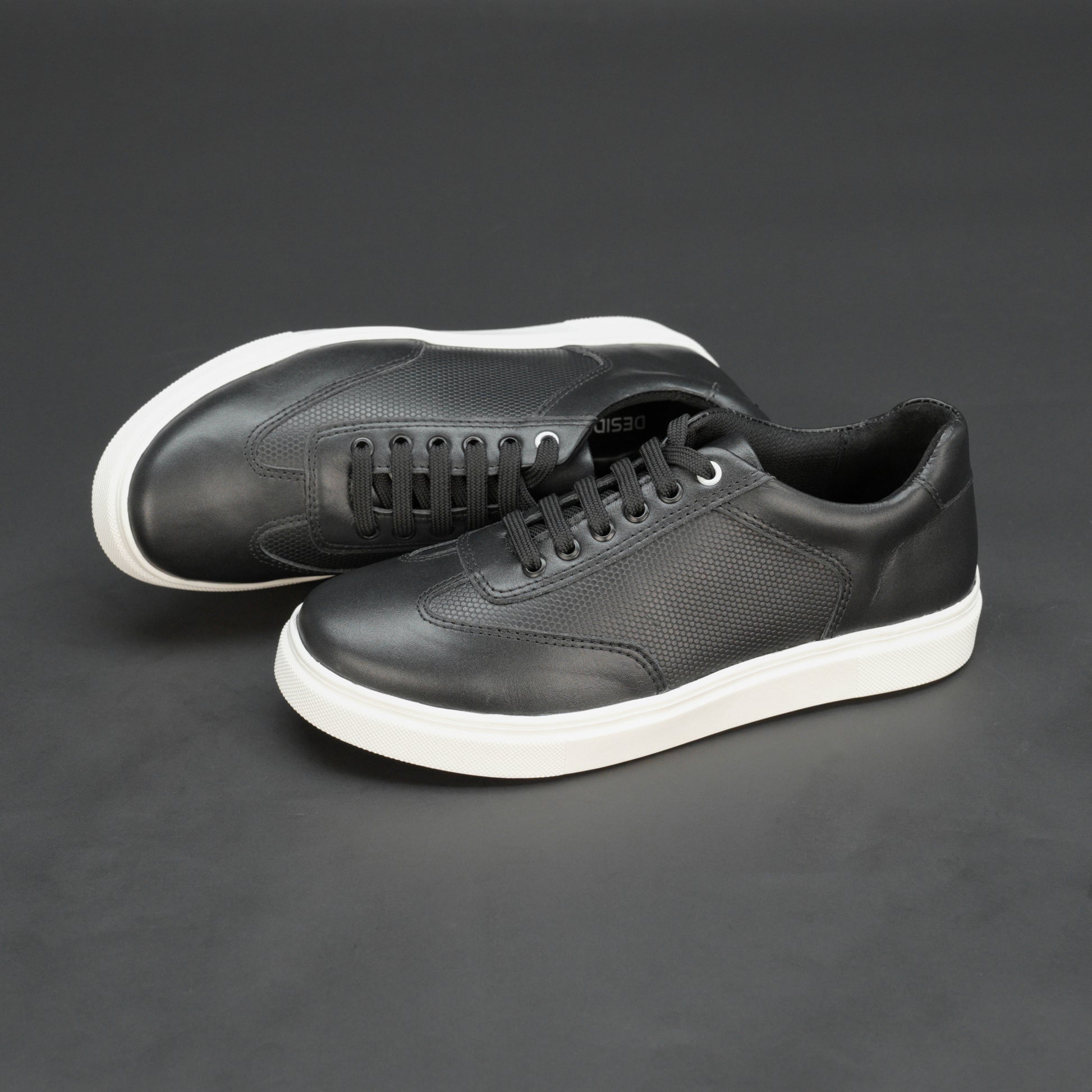 Versatile short boot in premium printed cow leather with breathable mesh lining, 2 mm non-woven insole, and flexible TPR sole in black-brown—durable, stylish, and comfortable for everyday wear.