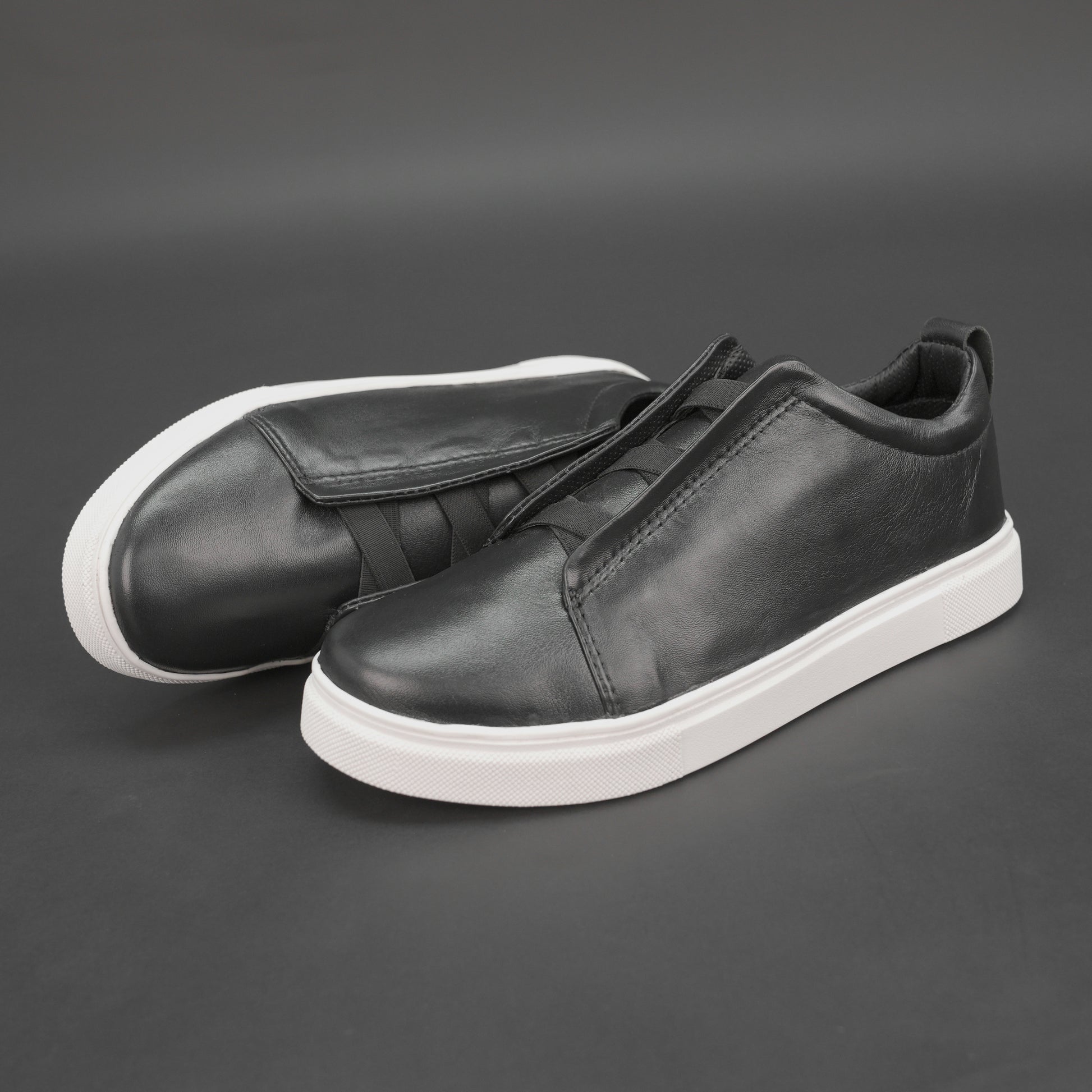 Brando sneakers made from soft Sheep Hanoi leather with cow leather lining, supportive non-woven insole, and durable TPR sole in black-white—stylish and comfortable for both formal and casual wear.